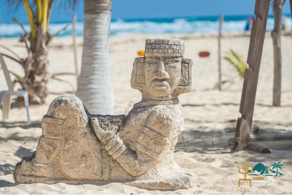 estatua-piedra-en-playa-de-cozumel